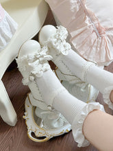 Sweet Lolita White Low-heel Mary Janes with Heart-shaped Snap & Scalloped Hem