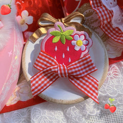 Red / Pink Bow Strawberry-shaped Brooch