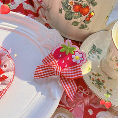 Red / Pink Bow Strawberry-shaped Brooch