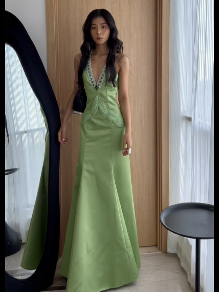Light Green Cutout Back V-neck Vintage Mermaid Skirt Gown with Rhinestones