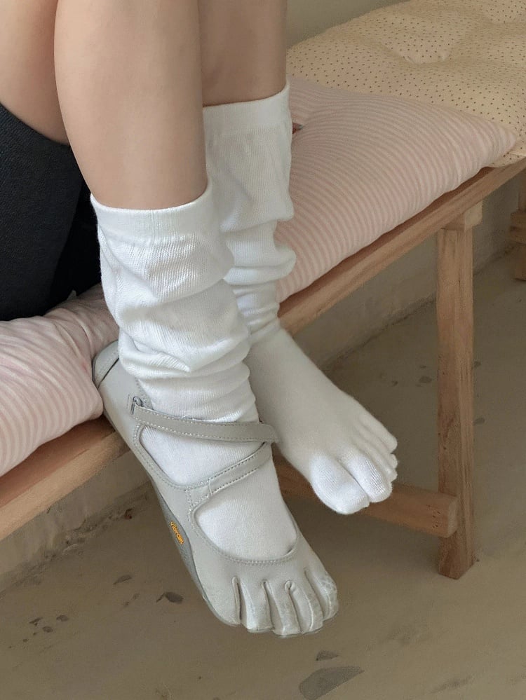 Slouchy Calf-Length Toe-Separated Socks
