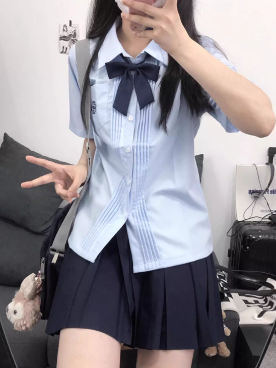 Short Sleeves Version White/Blue Preppy Style Floral Embroidery Pleating Details Shirt