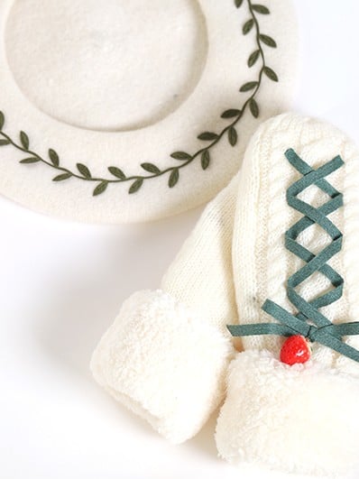 Sweet Lolita Strawberry Lace-Up Knitted Gloves
