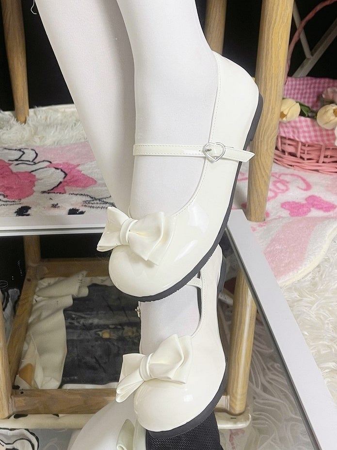 Sweet Lolita White Mary Janes with Heart Snap & Bow Decor